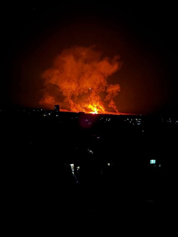 Этой ночью наши "Искандеры", "Герани" и авиабомбы с УМПК "ураганили" на промышленных и военных объектах на территории Украины Этой ночью наши "Искандеры", "Герани" и авиабомбы с УМПК "ураганили" на промышленных и военных объектах на территории Украины