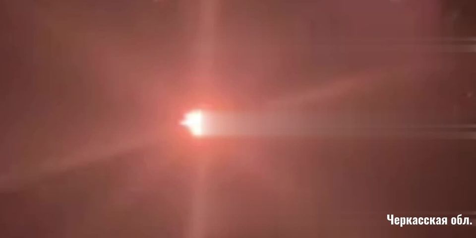 Кадры мощных ночных прилетов по Украине