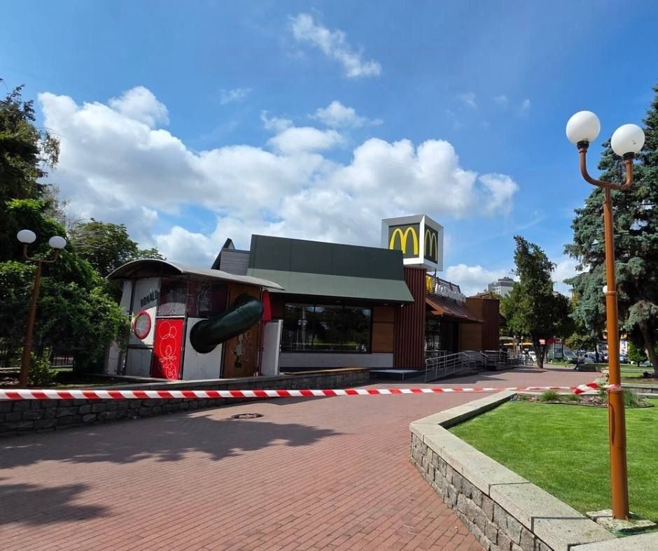 Неизвестный мужчина устроил стрельбу в McDonald’s в украинском городе Черкассы
