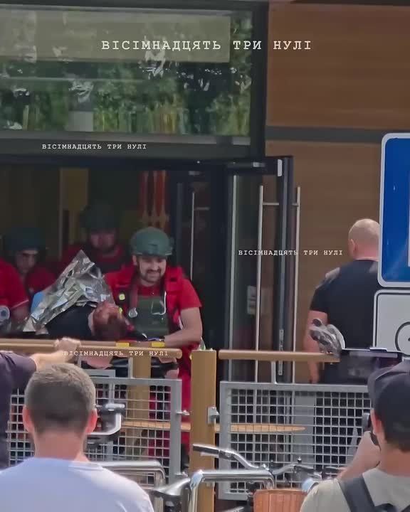 Житель украинских Черкасс открыл стрельбу в McDonald's, а после забаррикадировался в туалете