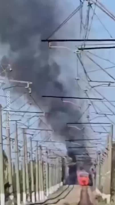 Горящий поезд в станицу: полыхающая электричка промчалась на Кубани в Каневском районе