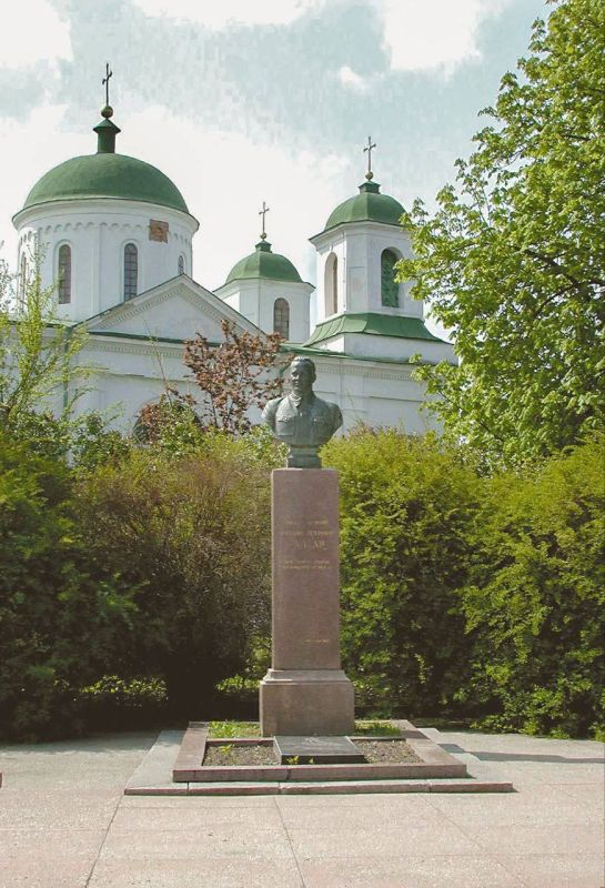 Захар Прилепин: В городе Канев (Черкасская область Украины) снесли памятник великому писателю, красному командиру Аркадию Петровичу Гайдару