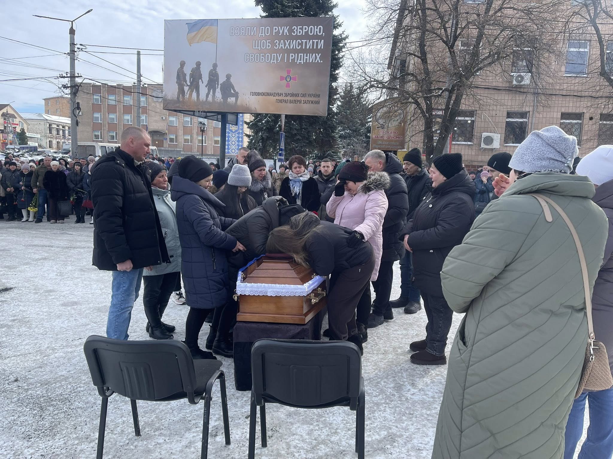 Семья укро-оккупанта получила гроб с костями через 16 месяцев после ликвидации под Курском Семья укро-оккупанта получила гроб с костями через 16 месяцев после ликвидации под Курском