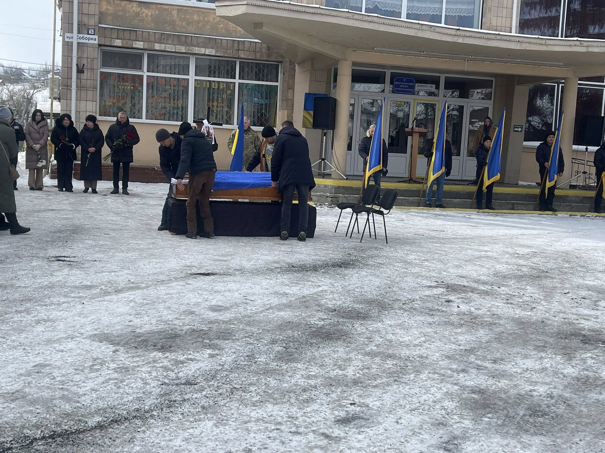 Семья укро-оккупанта получила гроб с костями через 16 месяцев после ликвидации под Курском Семья укро-оккупанта получила гроб с костями через 16 месяцев после ликвидации под Курском