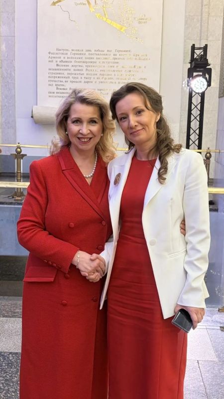 Анна Кузнецова: Сегодня в Зале Славы Музея Победы прошла XIII церемония награждения Всероссийской общественно-государственной инициативы «Горячее сердце» Анна Кузнецова: Сегодня в Зале Славы Музея Победы прошла XIII церемония награждения Всероссийской общественно-государственной инициативы «Горячее сердце»