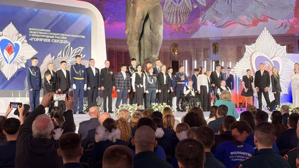 Анна Кузнецова: Сегодня в Зале Славы Музея Победы прошла XIII церемония награждения Всероссийской общественно-государственной инициативы «Горячее сердце» Анна Кузнецова: Сегодня в Зале Славы Музея Победы прошла XIII церемония награждения Всероссийской общественно-государственной инициативы «Горячее сердце»