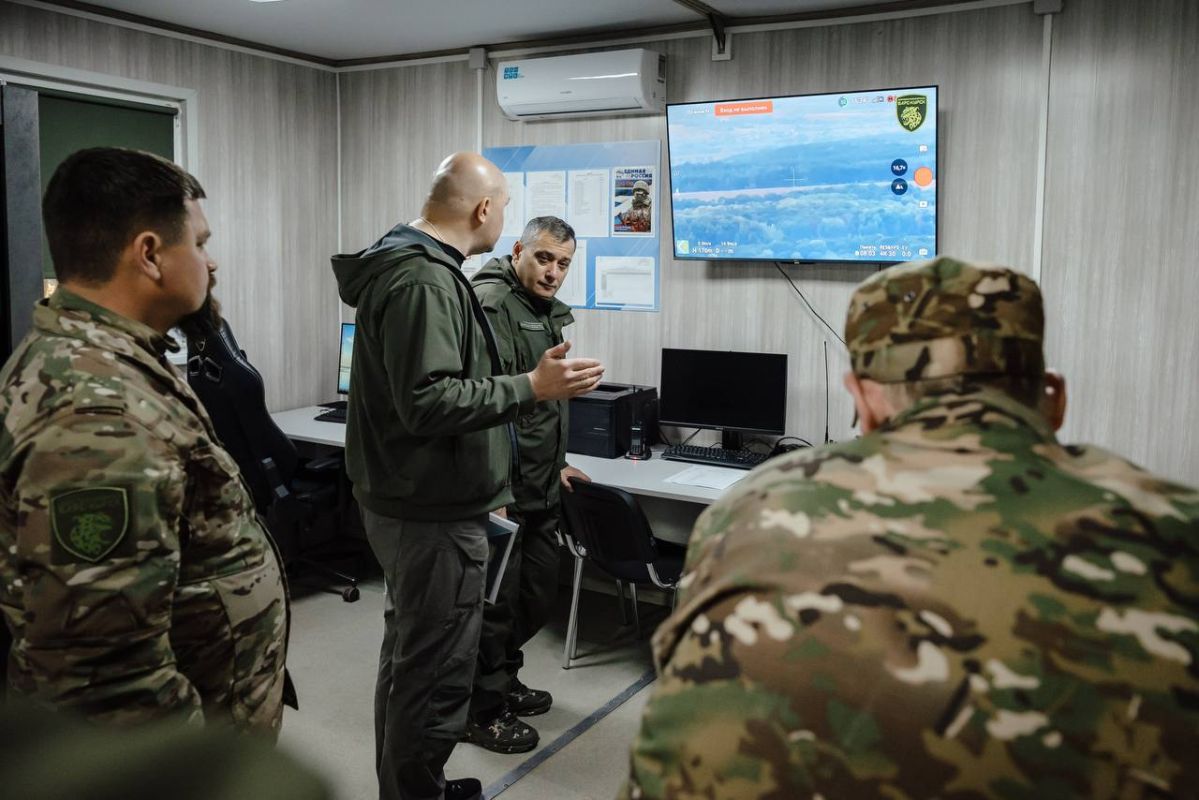 Александр Хинштейн: Борьба с беспилотникам, пожалуй, одна из важнейших задач, которую сегодня выполняет бригада «БАРСКурск» Александр Хинштейн: Борьба с беспилотникам, пожалуй, одна из важнейших задач, которую сегодня выполняет бригада «БАРСКурск»