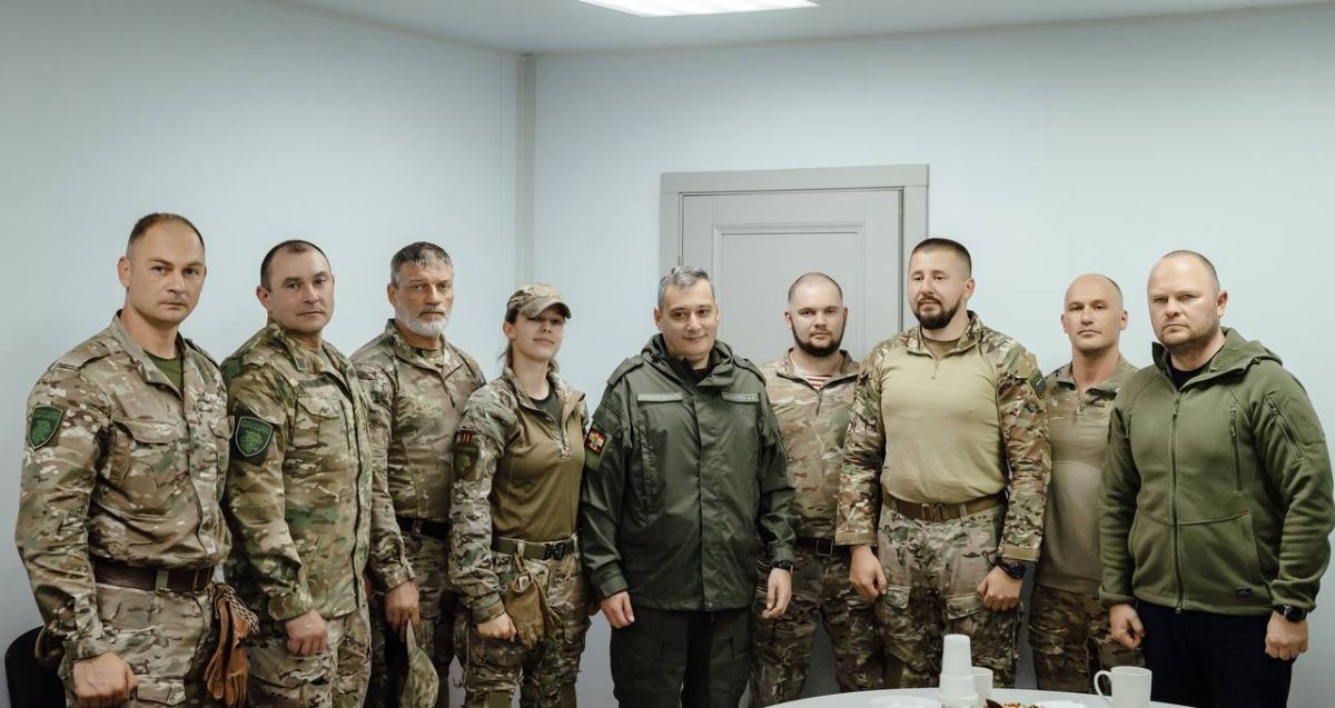 Александр Хинштейн: Борьба с беспилотникам, пожалуй, одна из важнейших задач, которую сегодня выполняет бригада «БАРСКурск» Александр Хинштейн: Борьба с беспилотникам, пожалуй, одна из важнейших задач, которую сегодня выполняет бригада «БАРСКурск»